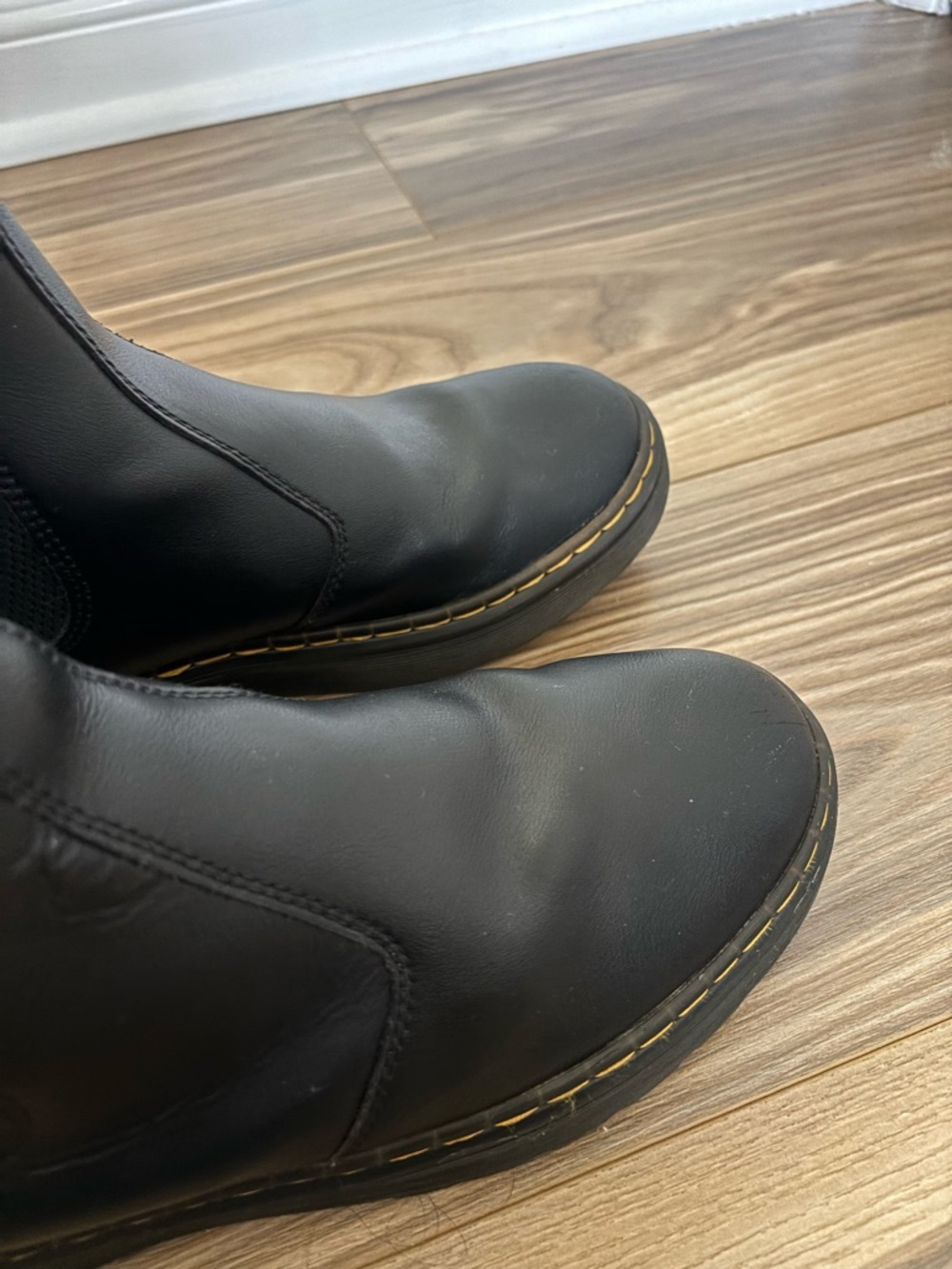 Dr Martens Dorrian Chelsea Boots Black Leather Women 8 EU 39 Slip On Classic - Picture 5 of 7